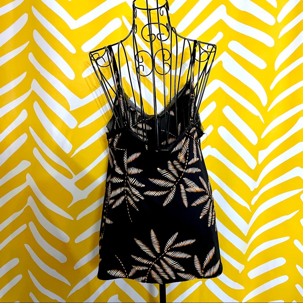 Palm Pattern Tank Top - Picture 2 of 3